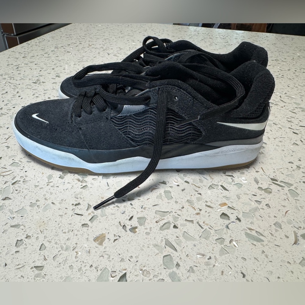 Nike Black and White Sneakers Women’s Size 5.5